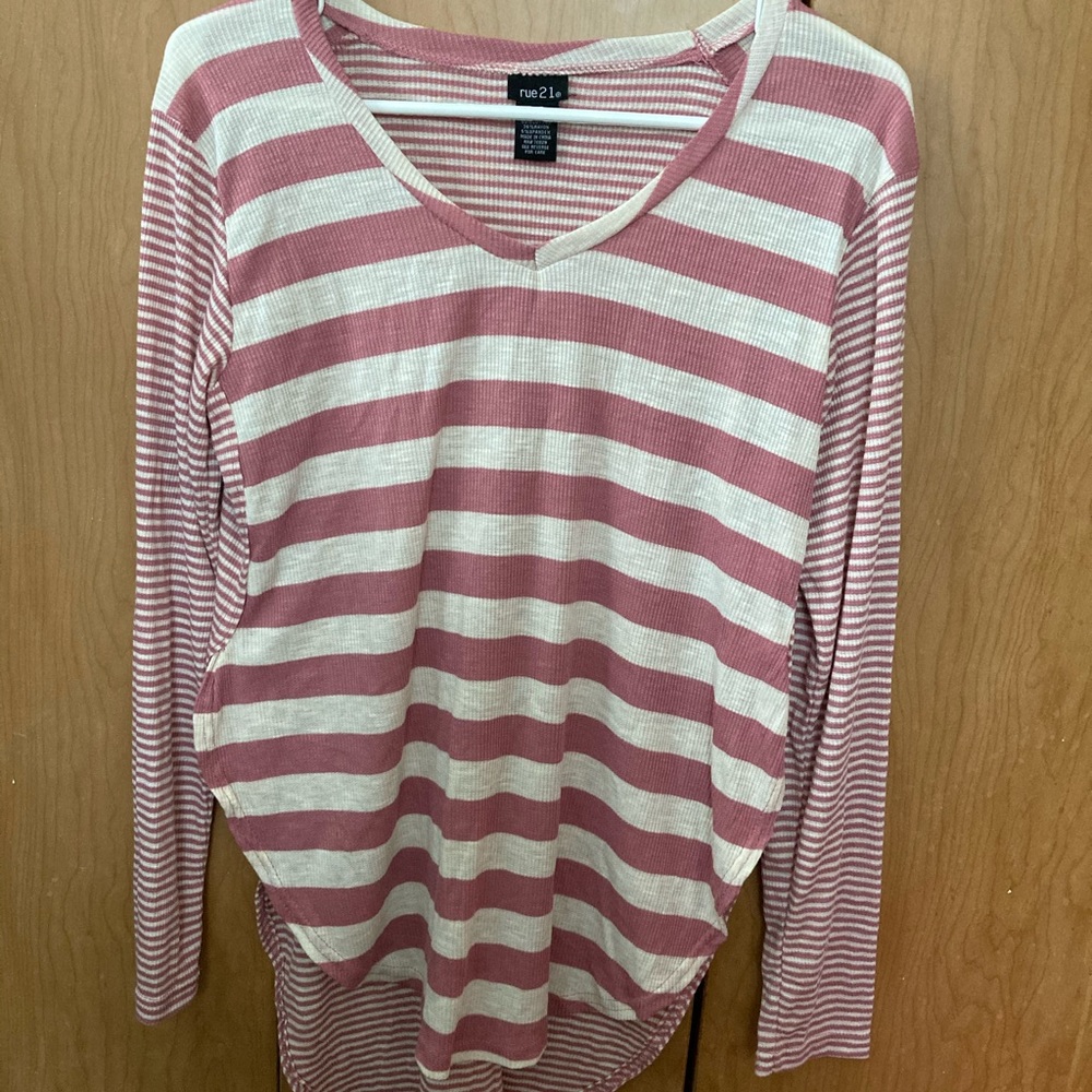 Rue 21 off white and mauve top